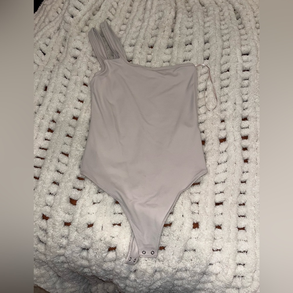 NWOT one shoulder Abercrombie body suit